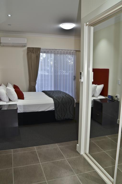 Swagsman Motel Miles Kültér fotó